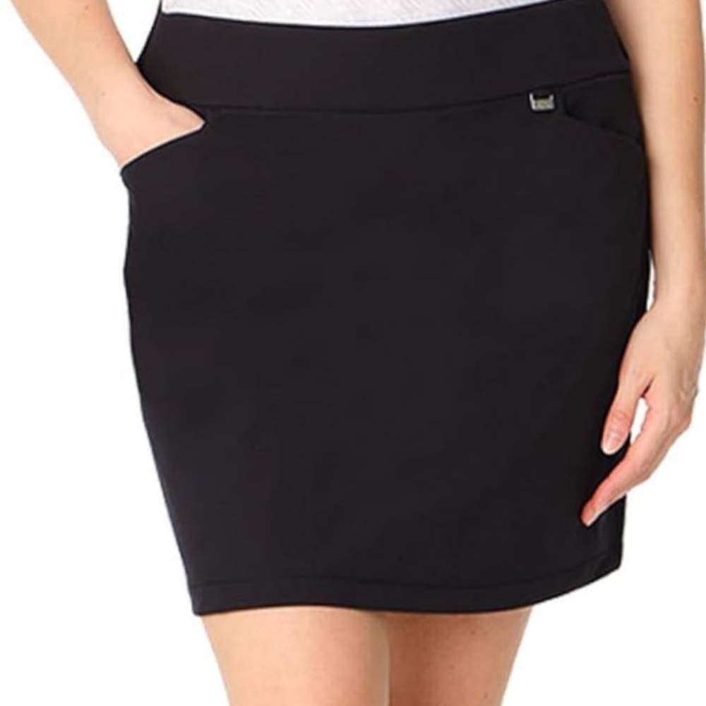 NWOT Greg Norman Collection Black Pull-On Stretch Golf Skort. Size Medium